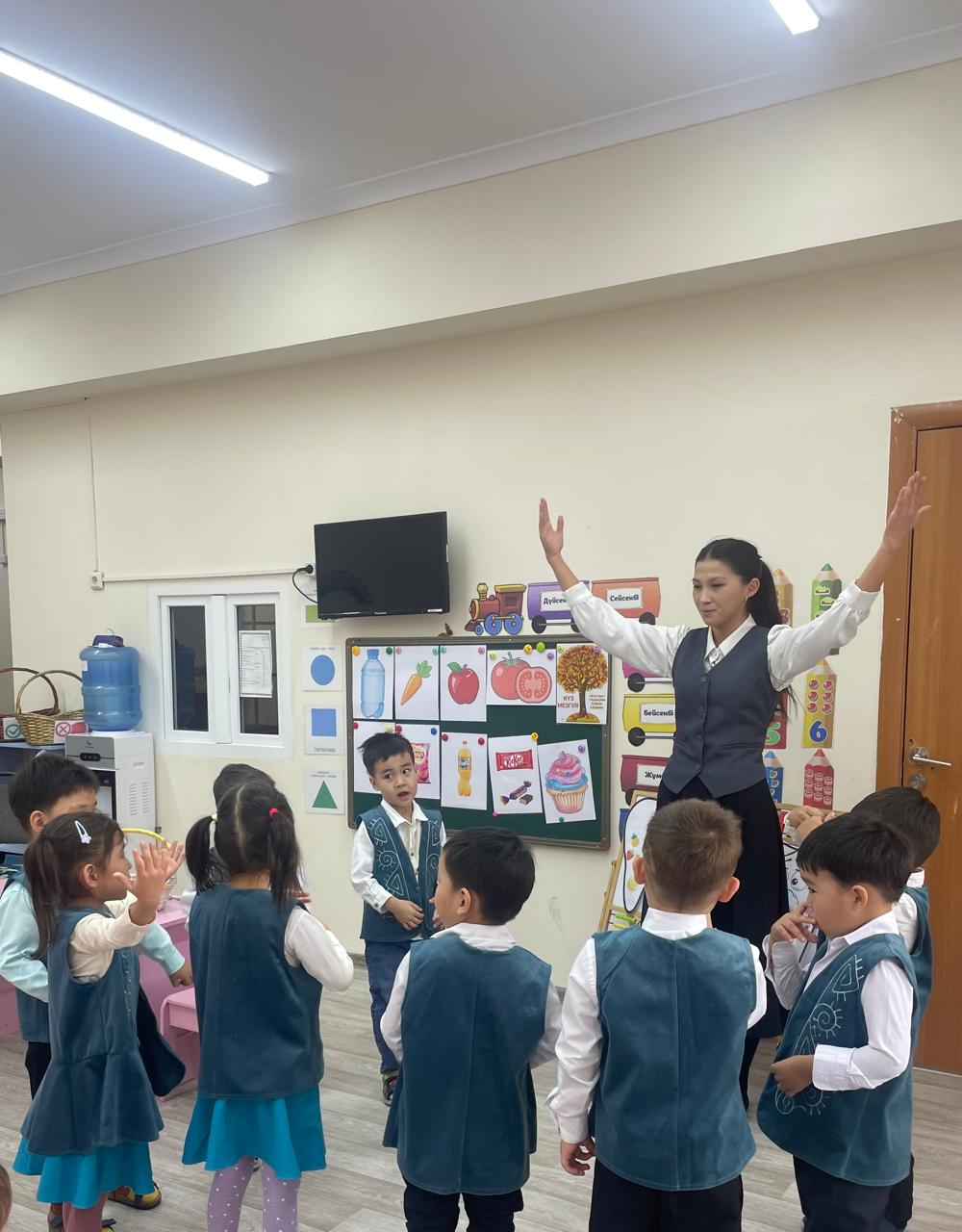 Ересек "Күншуақ" тобы Тақырыбы: «Пайдалы және зиянды тағам»